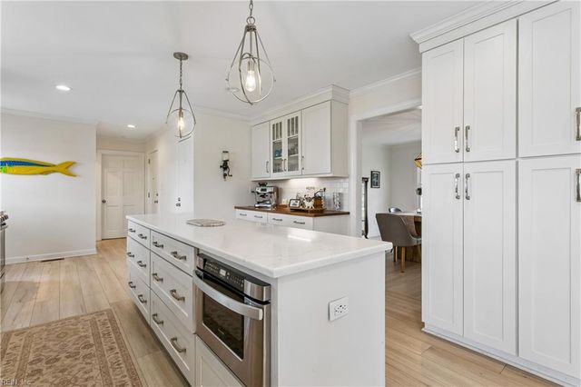 30 Rivergate DR, Poquoson, VA 23662
