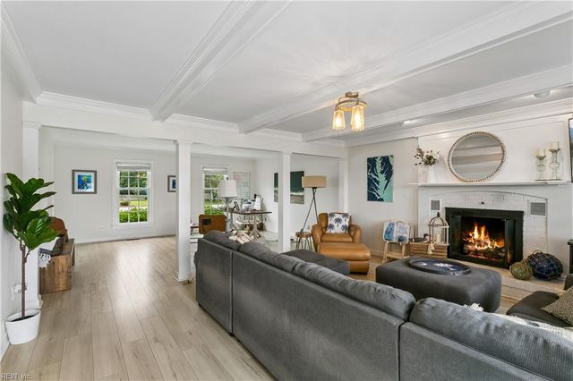 30 Rivergate DR, Poquoson, VA 23662