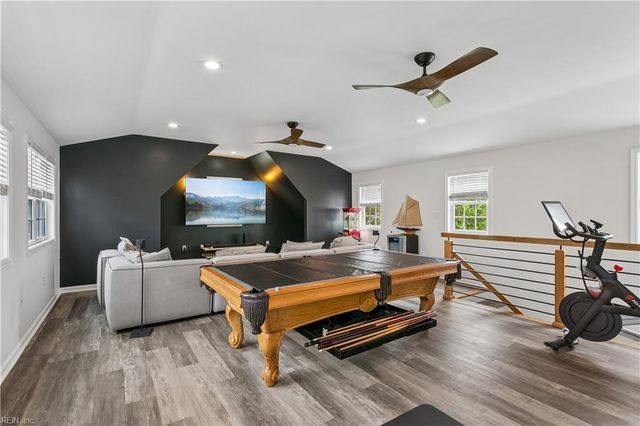 30 Rivergate DR, Poquoson, VA 23662