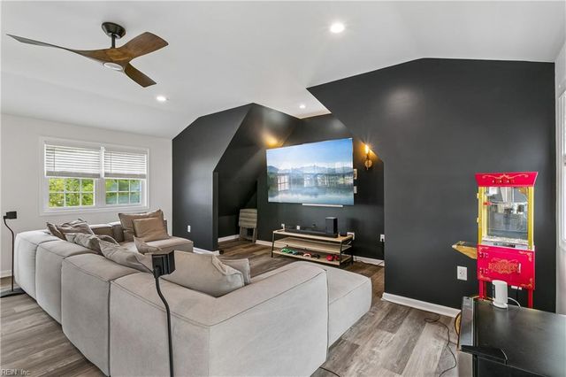30 Rivergate DR, Poquoson, VA 23662