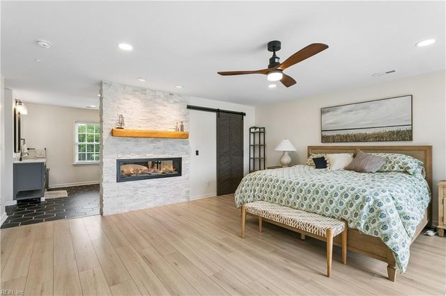 30 Rivergate DR, Poquoson, VA 23662