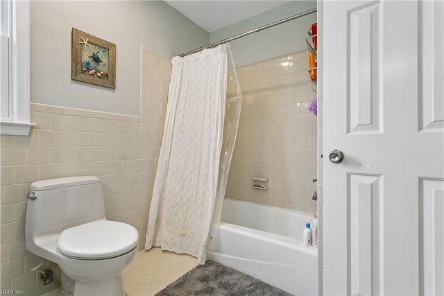 30 Rivergate DR, Poquoson, VA 23662