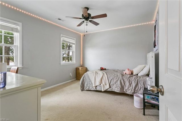 30 Rivergate DR, Poquoson, VA 23662
