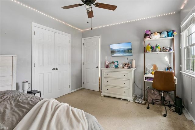 30 Rivergate DR, Poquoson, VA 23662