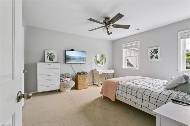 30 Rivergate DR, Poquoson, VA 23662