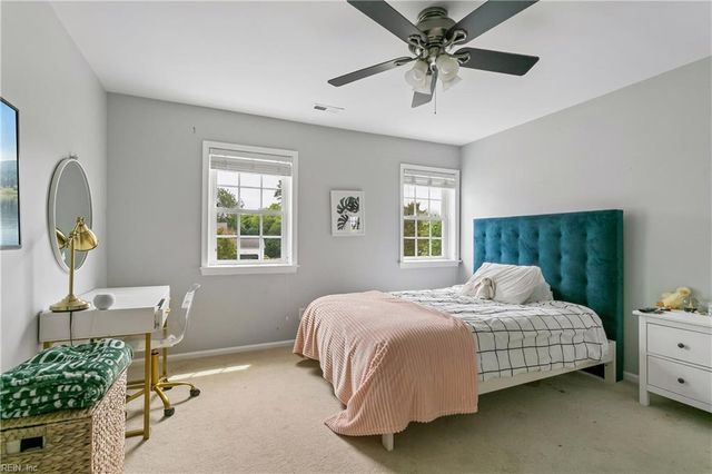 30 Rivergate DR, Poquoson, VA 23662