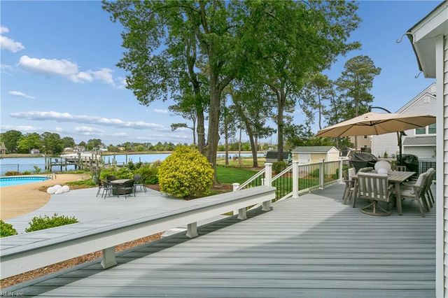 30 Rivergate DR, Poquoson, VA 23662