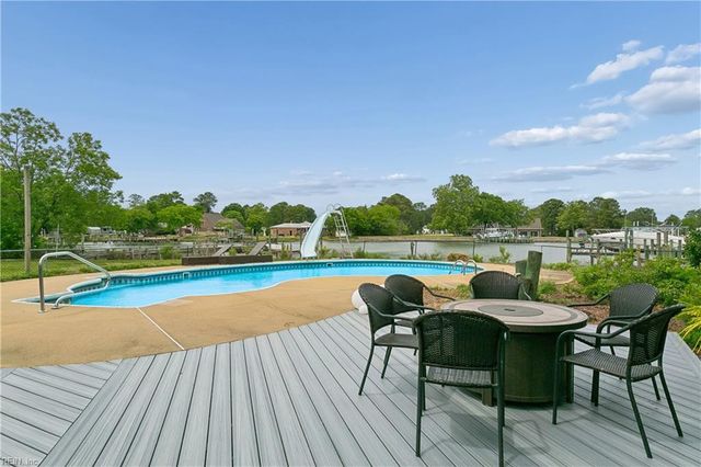 30 Rivergate DR, Poquoson, VA 23662
