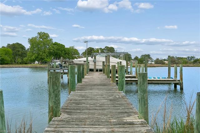 30 Rivergate DR, Poquoson, VA 23662