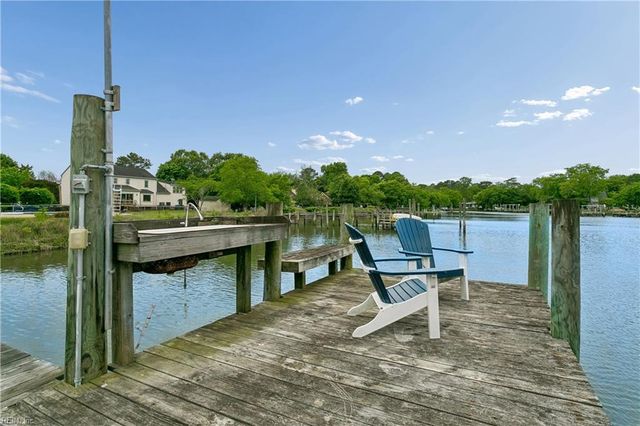 30 Rivergate DR, Poquoson, VA 23662