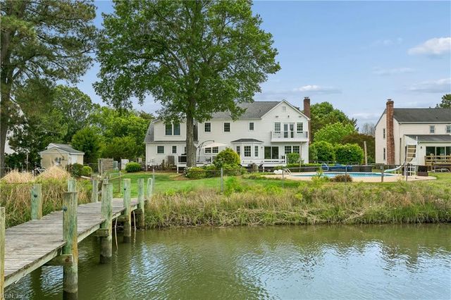 30 Rivergate DR, Poquoson, VA 23662
