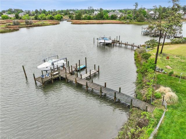 30 Rivergate DR, Poquoson, VA 23662