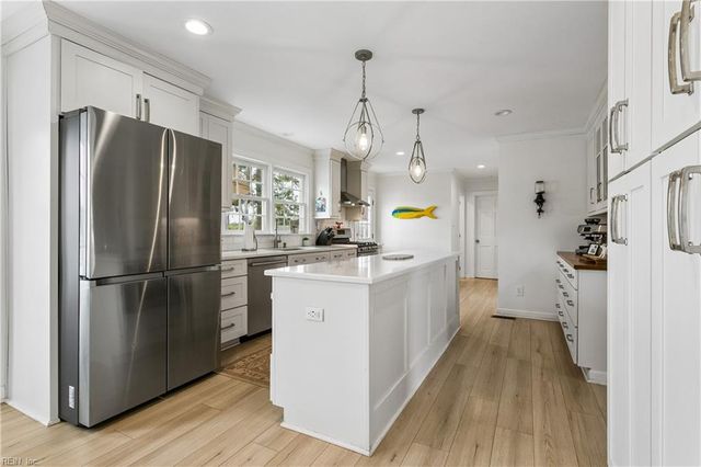 30 Rivergate DR, Poquoson, VA 23662