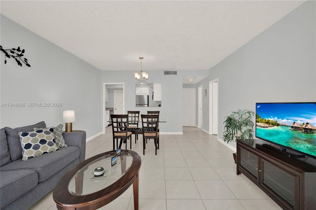 3505 S Ocean Dr 318, Hollywood, FL 33019