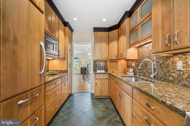 3808 KLINGLE PL NW, Washington, DC 20016