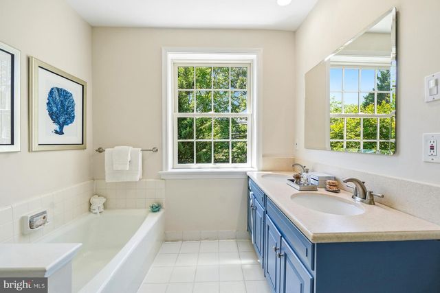 3808 KLINGLE PL NW, Washington, DC 20016