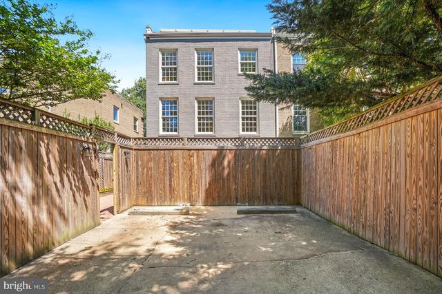 3808 KLINGLE PL NW, Washington, DC 20016