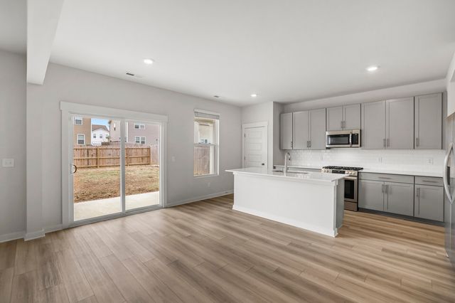 1617 Medinah Ln, Lebanon, TN 37087