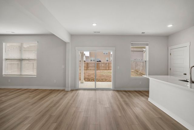 1617 Medinah Ln, Lebanon, TN 37087