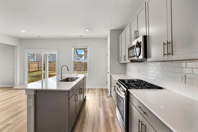 1617 Medinah Ln, Lebanon, TN 37087