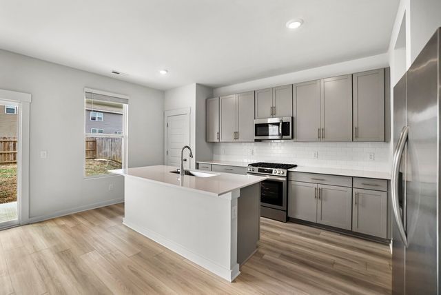 1617 Medinah Ln, Lebanon, TN 37087