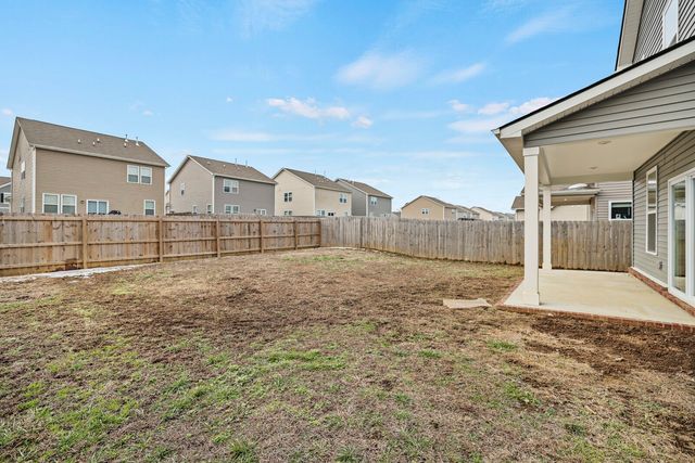 1617 Medinah Ln, Lebanon, TN 37087