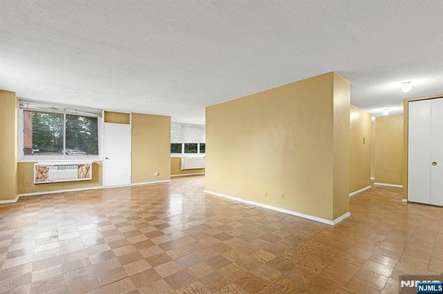 2150 Center Avenue 2E, Fort Lee, NJ 07024