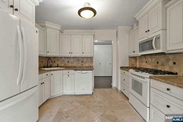 2150 Center Avenue 2E, Fort Lee, NJ 07024
