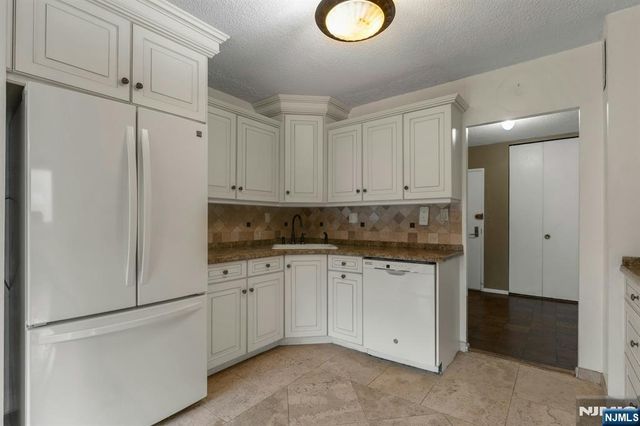 2150 Center Avenue 2E, Fort Lee, NJ 07024