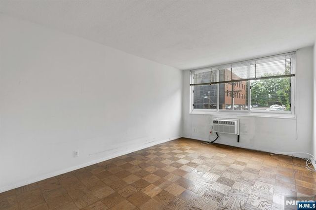2150 Center Avenue 2E, Fort Lee, NJ 07024