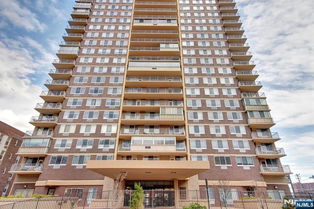 2150 Center Avenue 2E, Fort Lee, NJ 07024