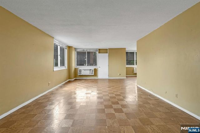 2150 Center Avenue 2E, Fort Lee, NJ 07024