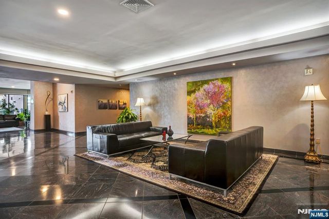 2150 Center Avenue 2E, Fort Lee, NJ 07024