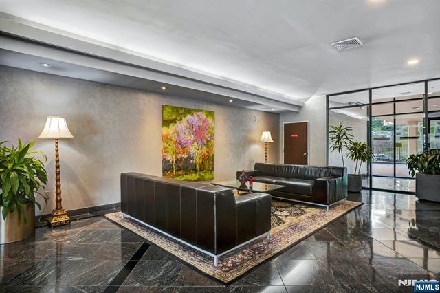2150 Center Avenue 2E, Fort Lee, NJ 07024