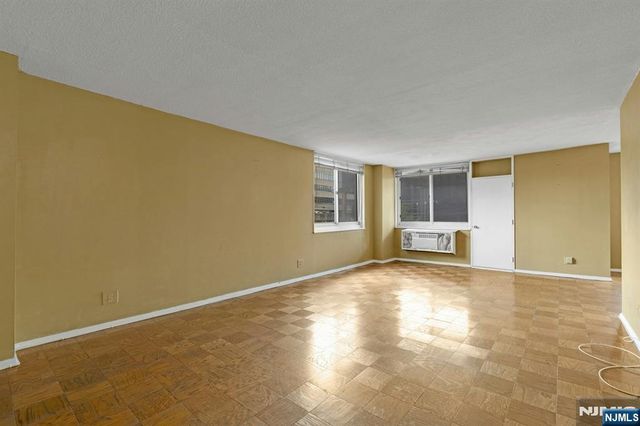 2150 Center Avenue 2E, Fort Lee, NJ 07024