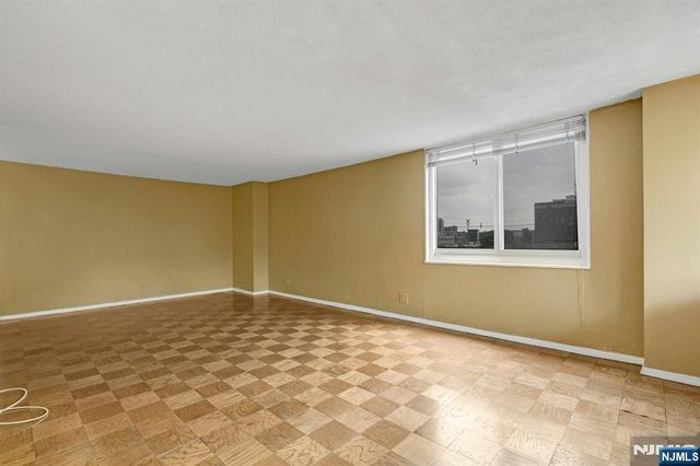 2150 Center Avenue 2E, Fort Lee, NJ 07024