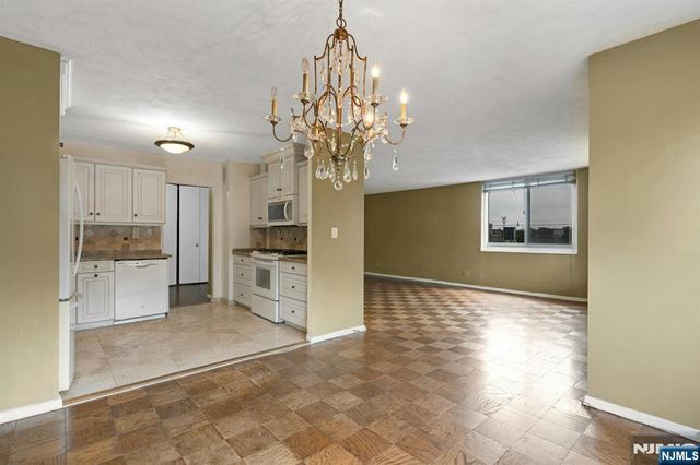 2150 Center Avenue 2E, Fort Lee, NJ 07024