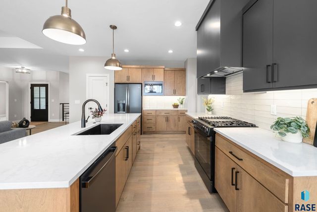 8312 E Wicker Ct Court, Sioux Falls, SD 57110