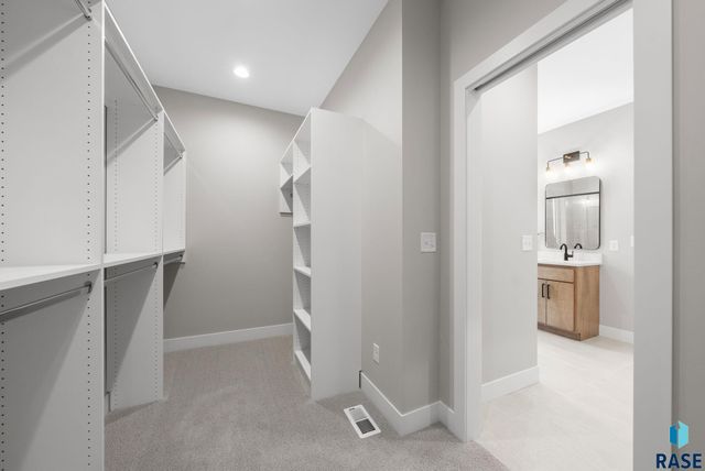 8312 E Wicker Ct Court, Sioux Falls, SD 57110