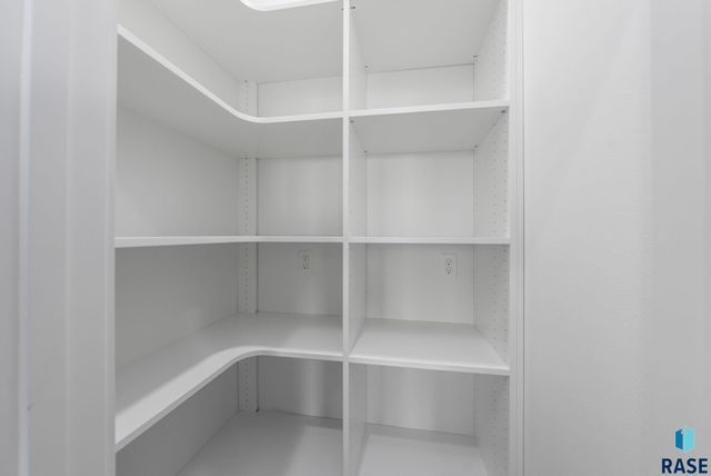 8312 E Wicker Ct Court, Sioux Falls, SD 57110