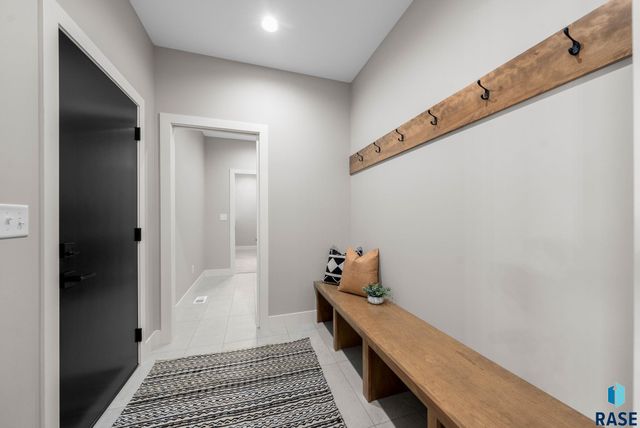 8312 E Wicker Ct Court, Sioux Falls, SD 57110