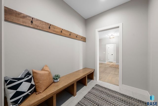 8312 E Wicker Ct Court, Sioux Falls, SD 57110