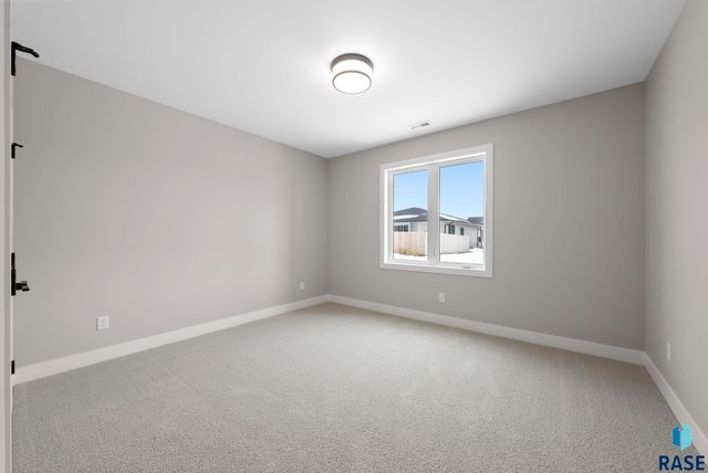 8312 E Wicker Ct Court, Sioux Falls, SD 57110