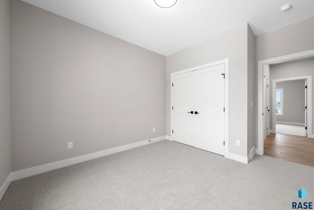 8312 E Wicker Ct Court, Sioux Falls, SD 57110