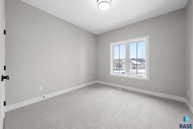 8312 E Wicker Ct Court, Sioux Falls, SD 57110