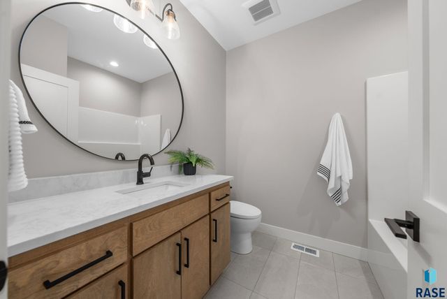 8312 E Wicker Ct Court, Sioux Falls, SD 57110