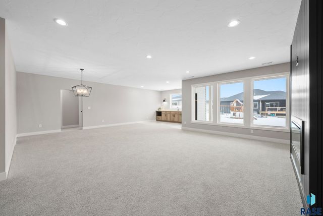 8312 E Wicker Ct Court, Sioux Falls, SD 57110