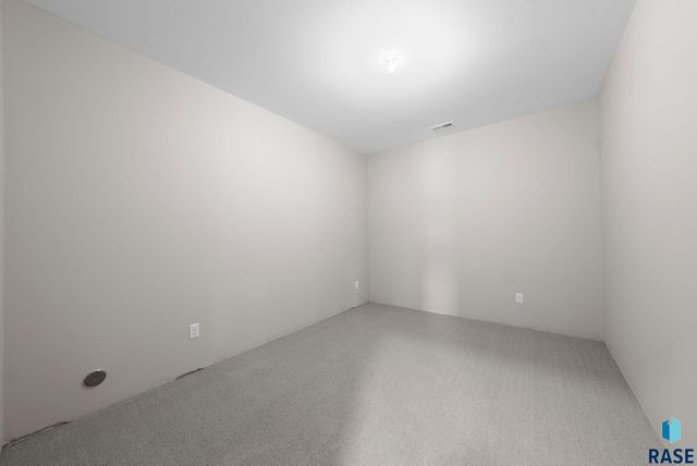 8312 E Wicker Ct Court, Sioux Falls, SD 57110