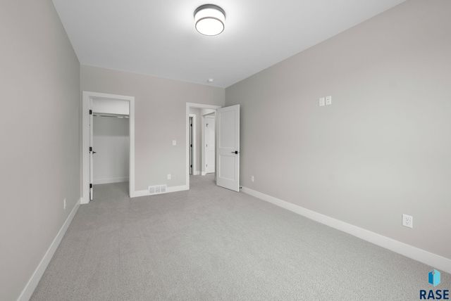 8312 E Wicker Ct Court, Sioux Falls, SD 57110