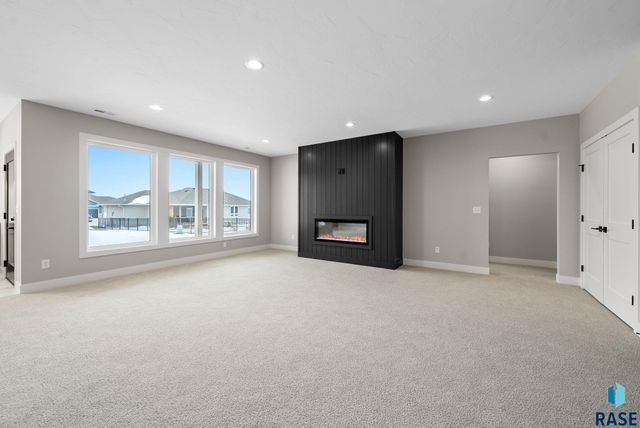 8312 E Wicker Ct Court, Sioux Falls, SD 57110